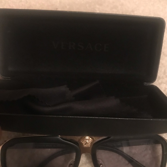Men Versace sun glass - Picture 4 of 6